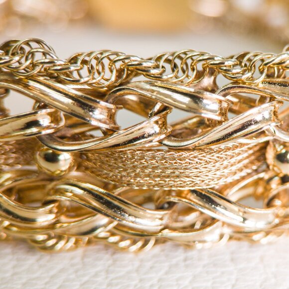 Mid-Century Heavy 14k Gold Ornate Bracelet, 49.9g - Picture 13 of 17